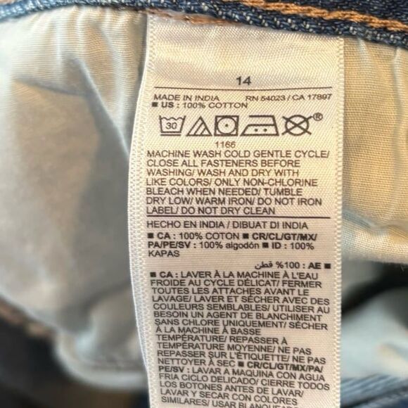 Old Navy High Rise Slouchy Straight Denim Shorts Size 14 - Picture 6 of 6